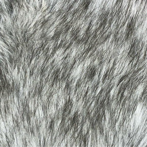 NWT! Ann Taylor Loft Women’s Grey Faux Fur Gaitor Scarf - Picture 5 of 9